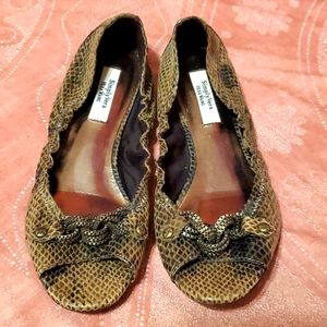 Vera Wang Simply Vera Women's 6 Snakeskin Peep Toe Ballet Flats